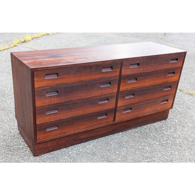 Poul Hundevad Mid-Century Danish Modern Rosewood Lowboy Chest of Drawers Paol Hundevad for Hundevad & Co. For Sale - Image 4 of 18