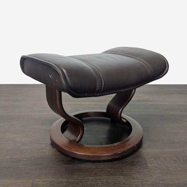 2010s Stressless Ekornes Lounge Chair With Ottoman – Dark Brown Leather & Wood Base For Sale - Image 5 of 13