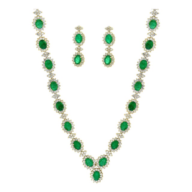 37 Ct Oval Shape Natural Emerald & 22 Carat Diamond Necklace & Earring Suite For Sale