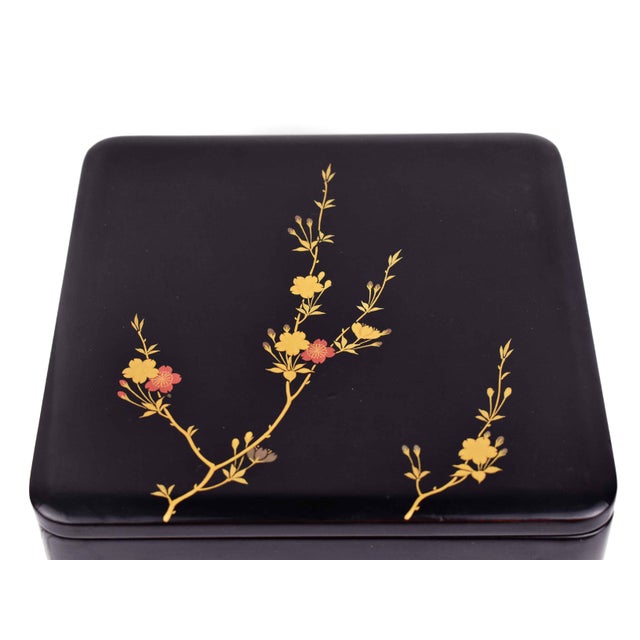 Early 20th Century 2-Tier Black Lacquerware With Handpainted Gold Maki-E Cherry Blossom Sakura Design Jubako Bento Lunch Box For Sale - Image 4 of 11