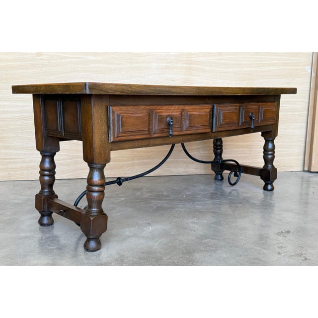 Early 20th Century Spanish rectangular coffee table with turned legs and four drawers For Sale - Image 4 of 18