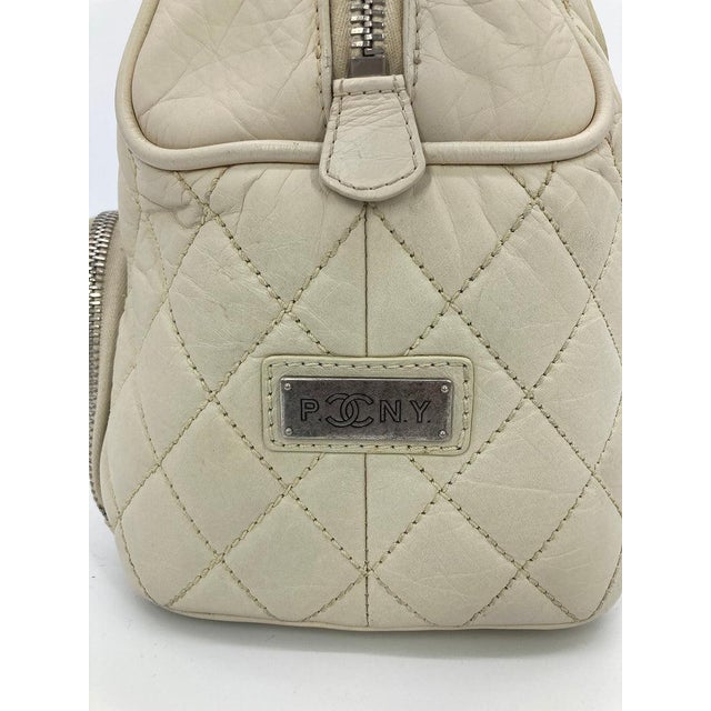 Chanel Paris New York Cream Distressed Bowling Tote For Sale In Philadelphia - Image 6 of 11