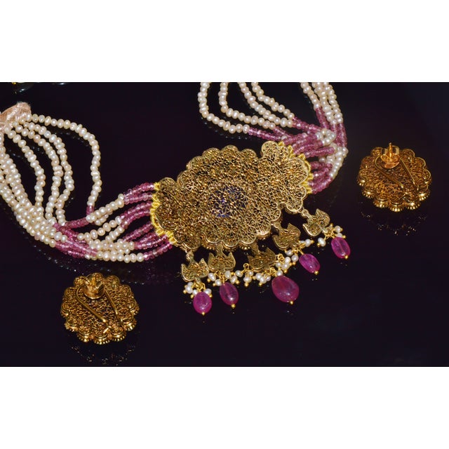 Late 20th Century Natural 121.63Cts Tanzanite Uncut Diamond Pearl Ruby Tourmaline Solid 18k Gold Choker Necklace & Earrings Set, 3 Pieces For Sale In Dallas - Image 6 of 12