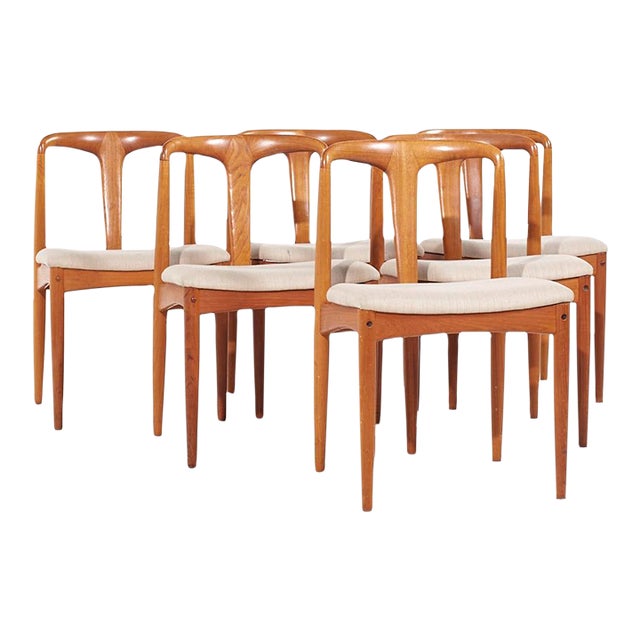 Johannes Andersen for Uldum Mobelfabrik Mid Century Teak Juliane Chairs – Set of 6 For Sale
