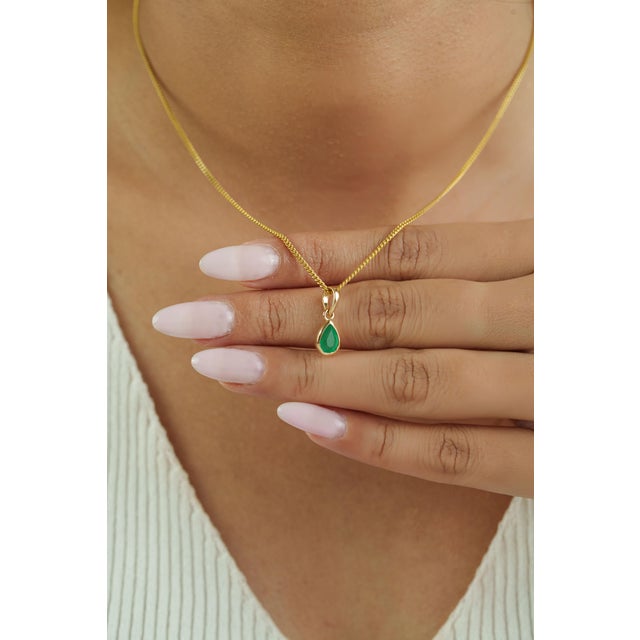 Contemporary 14k Gold Natural Zambian Pear-Cut Emerald Bezel Set Solitaire Pendant For Sale - Image 3 of 14