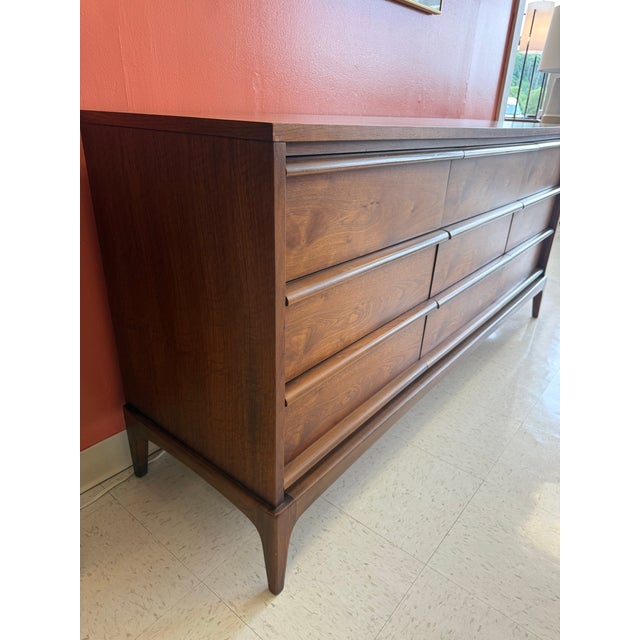 Offering this gorgeous mid-century modern Lane Rhythm rhythm nine drawer in walnut. The rhythm line was first introduced...