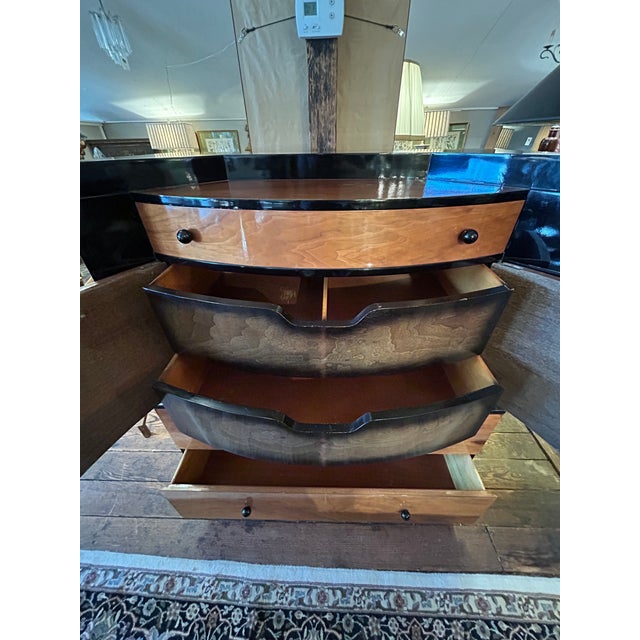 1930s Rare Art Deco Glossy Lacquer Honey Walnut & Ebonized Wood Commode For Sale - Image 5 of 12