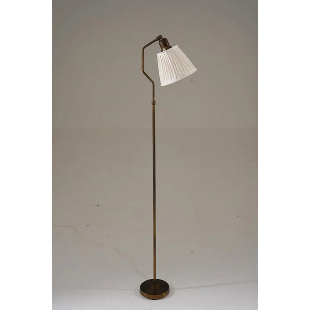 Minimalistic floor lamp manufactured by örsjö, sweden 1960s. This floor lamp features a slim, beautifully shaped sten,...