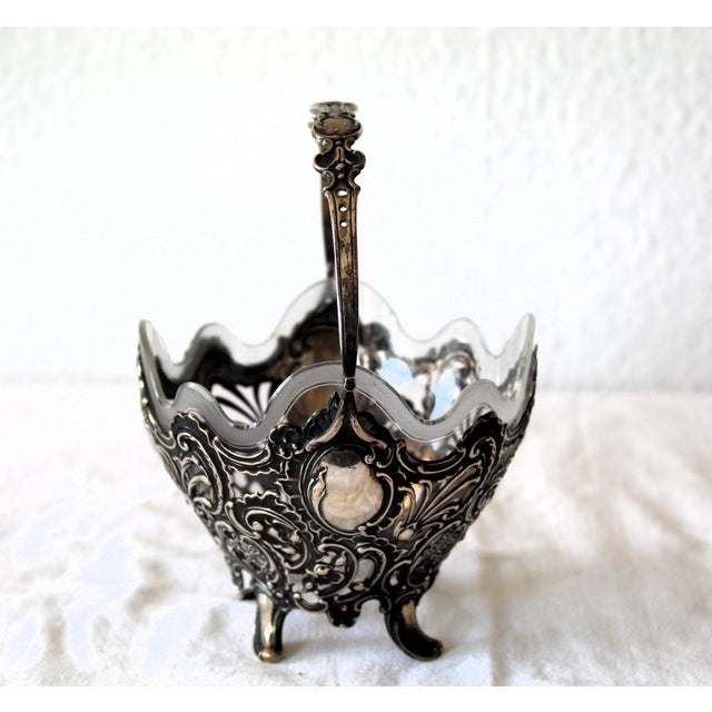 Bonbonniere in Silver with Original Glass Insert, 1890s For Sale - Image 9 of 9