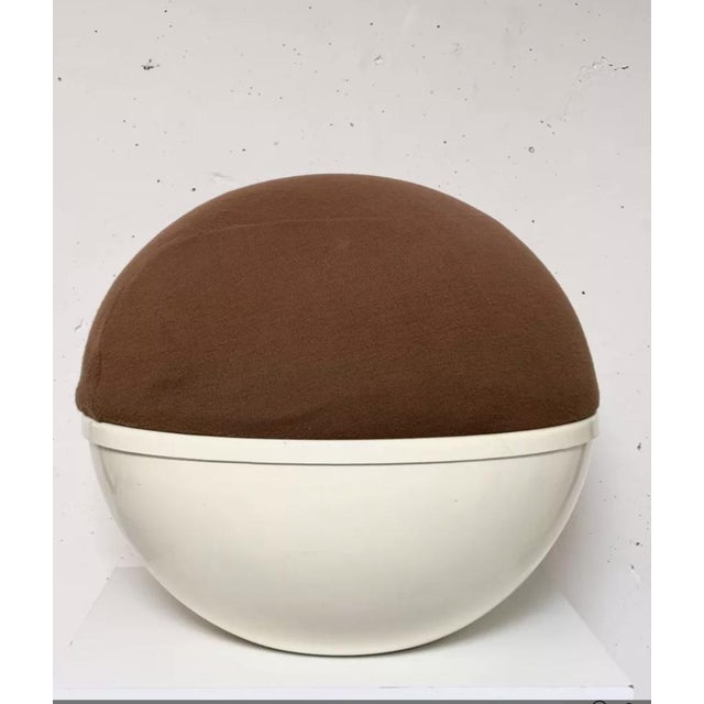 "Ball" side chair, Resaï circa 1970. Good condition. I have official proof of authenticity such as vintage catalogs,...