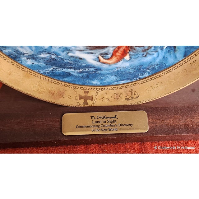 Vintage Hummel Collectors Plate ~ "Land in Sight" Danbury Mint ~ Columbus' Voyage W/ Stand For Sale - Image 4 of 7