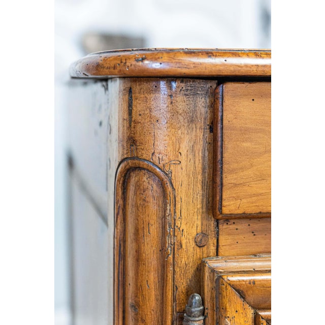 French Louis XV Period 1770s Walnut Buffet with Drawers, Carved Doors and Skirt For Sale - Image 4 of 18