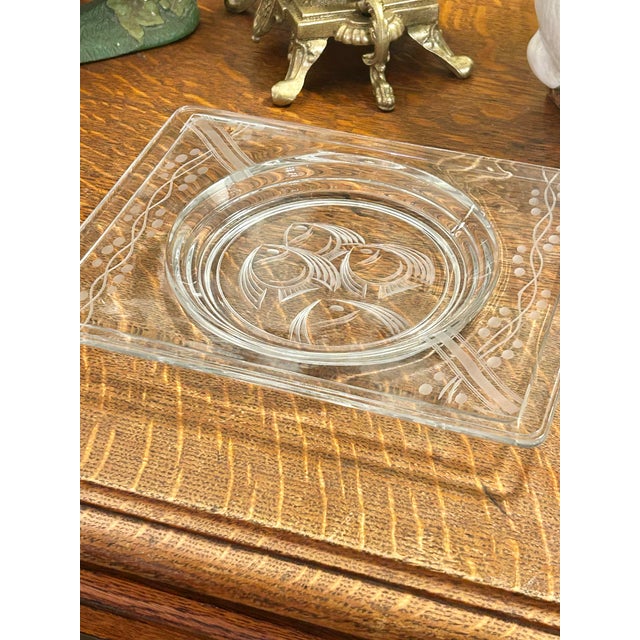 Art Deco Vintage 1934 Heisey “New Era” Art Deco Etched Glass Plates - Set of 4 For Sale - Image 3 of 9