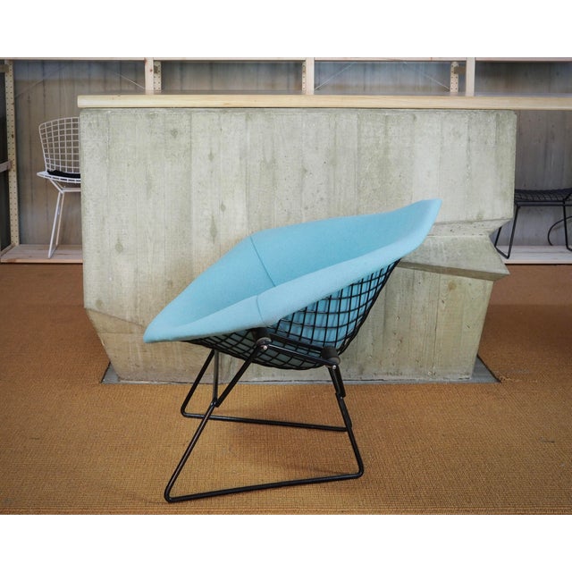 Bertoia Diamond Chair 422 in Black by Harry Bertoia for Knoll International, 1990s, in Very Good conditions. Designed 1950...