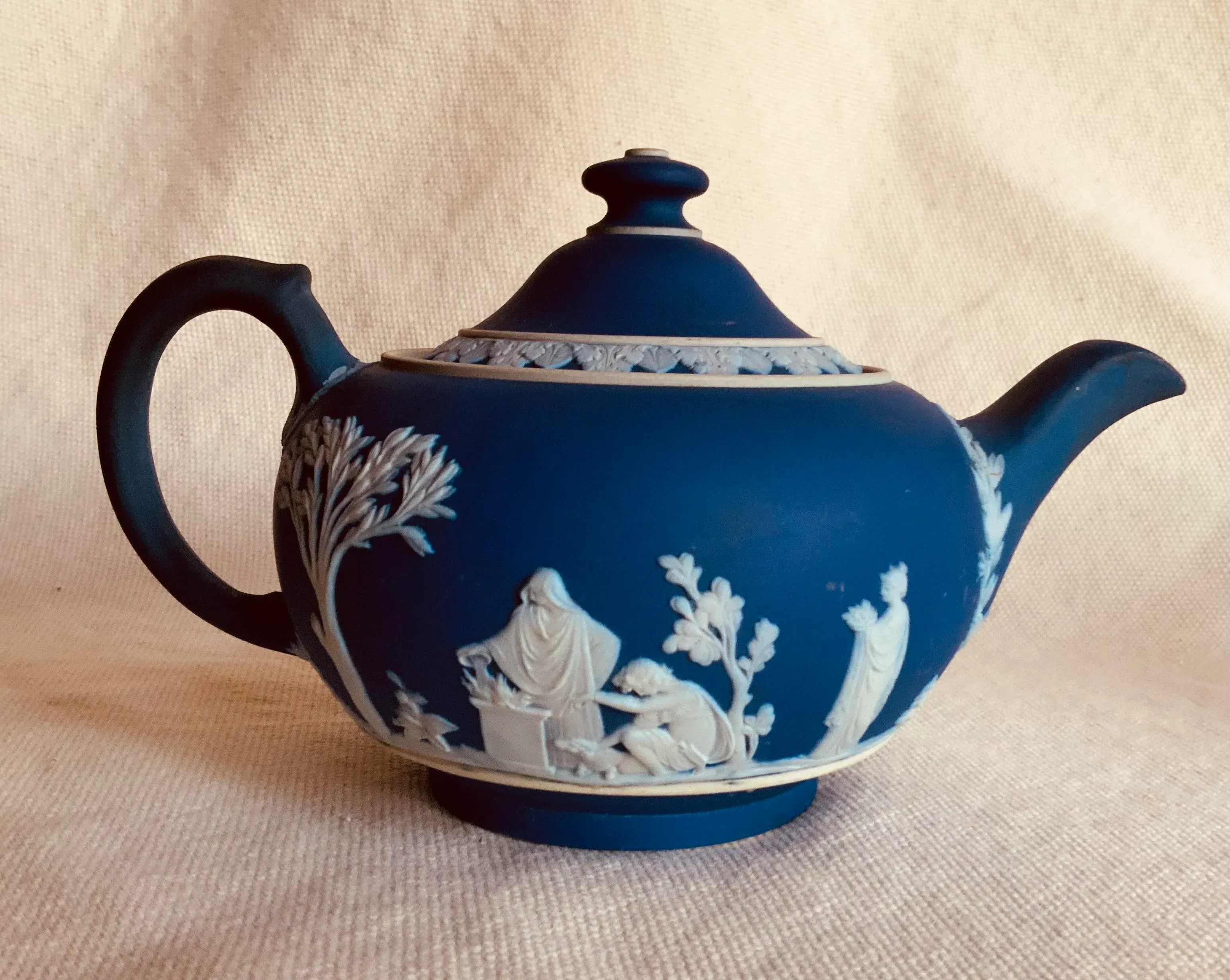 Exquisite Wedgwood Bone China Jasperware Dipped Teapot