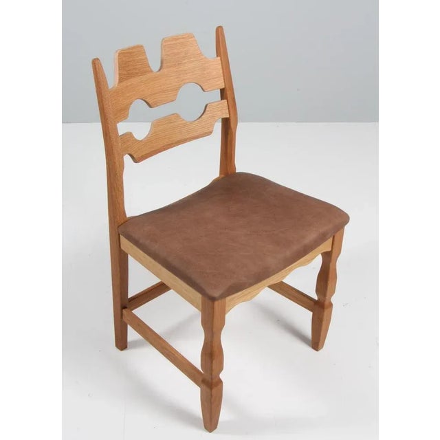 A striking dining chair by Henning Kjærnulf, made of oak and ready for you to upholster Refreshing design with bold...