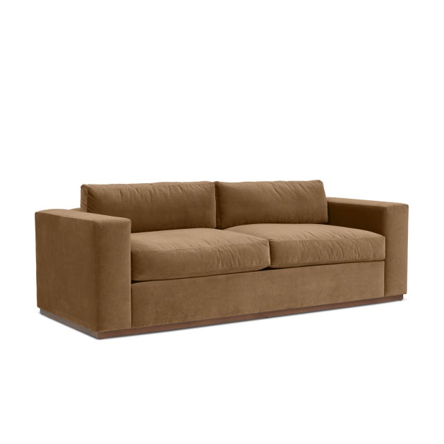 FIRST-CLASS COMFORT: Designed with comfort in mind, the Lincoln offers optimal relaxation and superior craftsmanship....