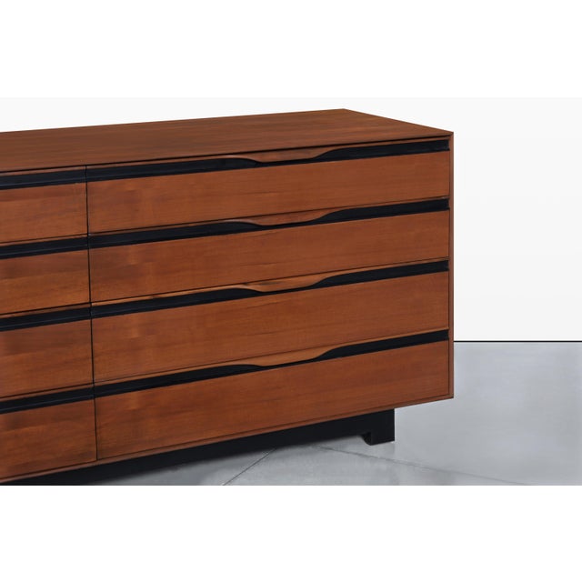 1950s Mid-Century Modern Walnut Dresser by John Kapel for Glenn of California For Sale - Image 5 of 14