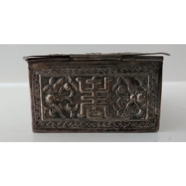 Metal Vintage Silver Mirrored Makeup Compact For Sale - Image 7 of 8