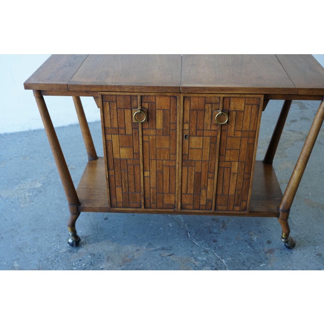 Johnson Furniture Co. 1960s Bert England Brutalist Forward Trend Drop-Leaf Bar Cart / Serving Cabinet For Sale - Image 4 of 15