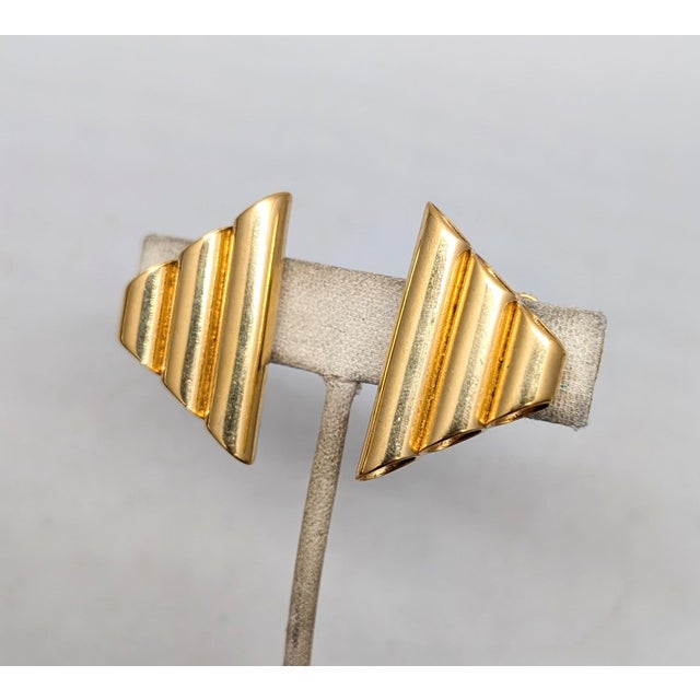 1960s Vintage 1960s Signed Napier Modernist Goldtone Clip Earrings-2 Pieces For Sale - Image 5 of 7