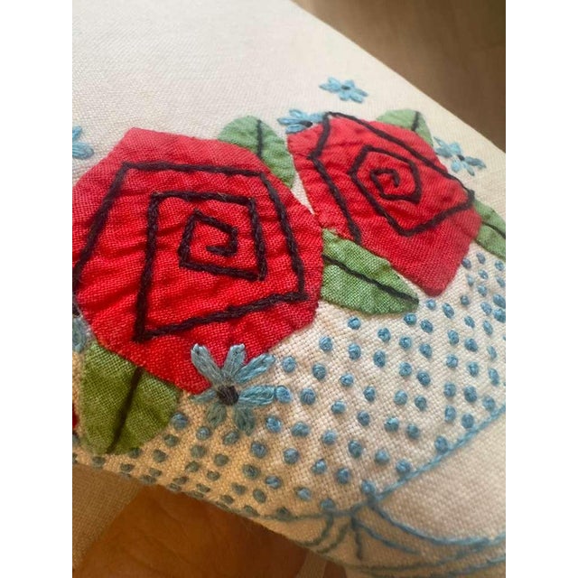 Art Deco Vintage Linen Tea Towel Appliqué Stylized Roses 1930s Art Deco Graphic Embroidery For Sale - Image 3 of 10