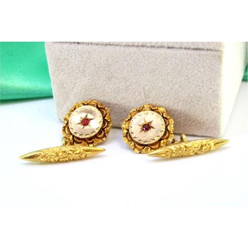 Gold Cufflinks with Reliefs and Red Stone, Set of 2 For Sale - Image 4 of 7