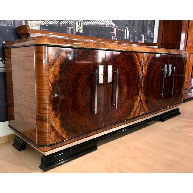 1930s Bauhaus Sideboard with Gorgeous Round Walnut Veneer, Germany circa 1930 For Sale - Image 5 of 18