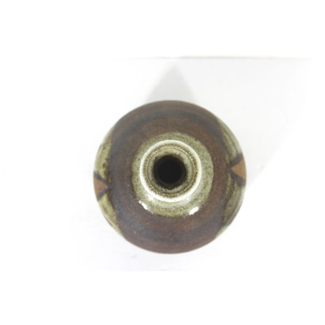Signed n.t. Irving Mid Century Modern Studio Pottery Bud Vase For Sale - Image 6 of 9