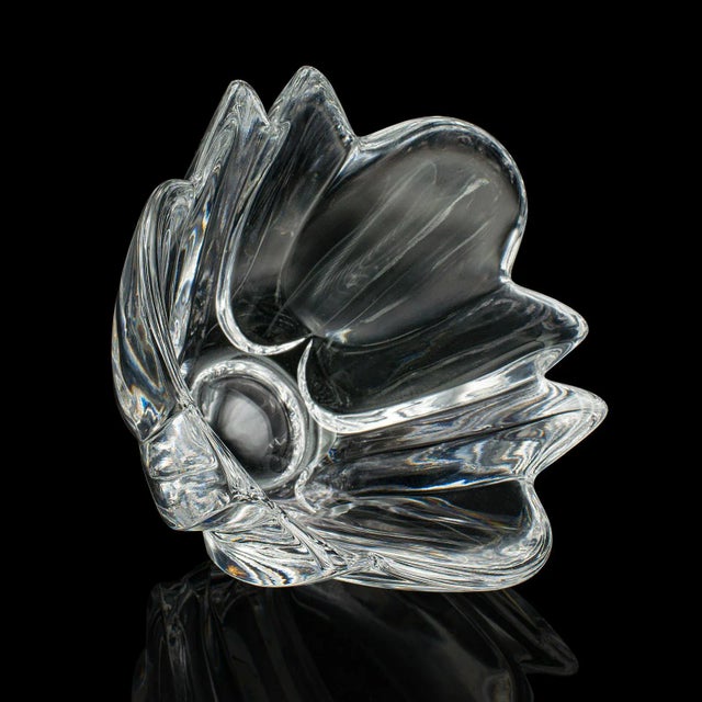 Transparent 1970's Vintage Lily Shaped Bowl For Sale - Image 8 of 10
