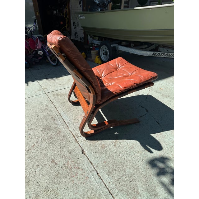 Wood 1970s “Skyline” Bent Beech & Rust Red Leather With Original Patina, Lounge Chair Attributed to Einar Hove for Hove Møbler For Sale - Image 7 of 10