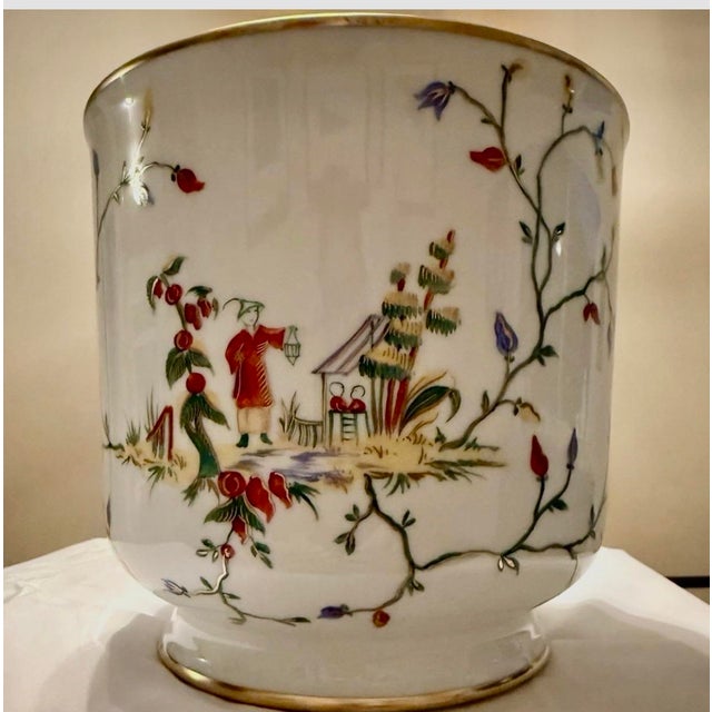 Chinoiserie Camille Le Tallec for Bergdorf Goodman Hand-Painted Chinoiserie Porcelain Cachepot, France, 1996 For Sale - Image 3 of 7