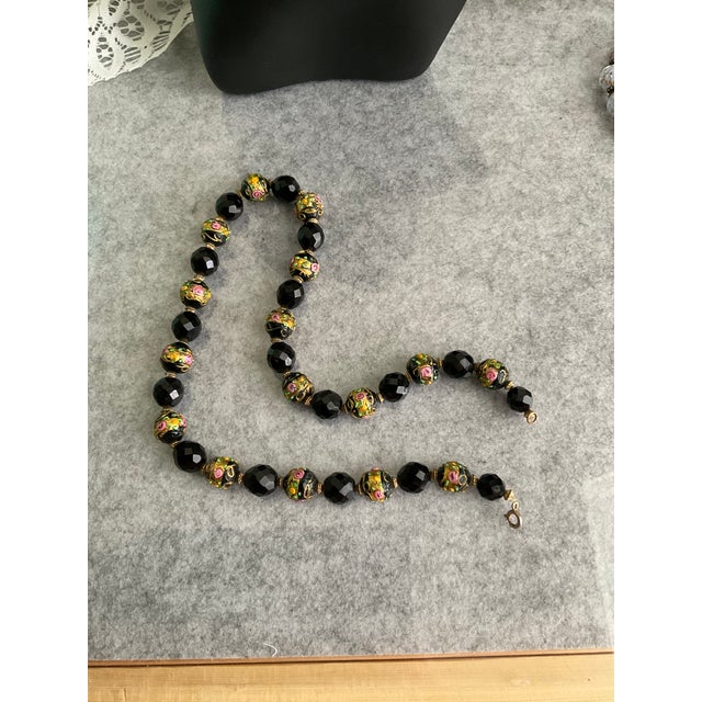 Vintage Italian Murano Black & Gold Floral Art Glass Bead Necklace – Applied Roses Striking vintage Italian art glass bead...