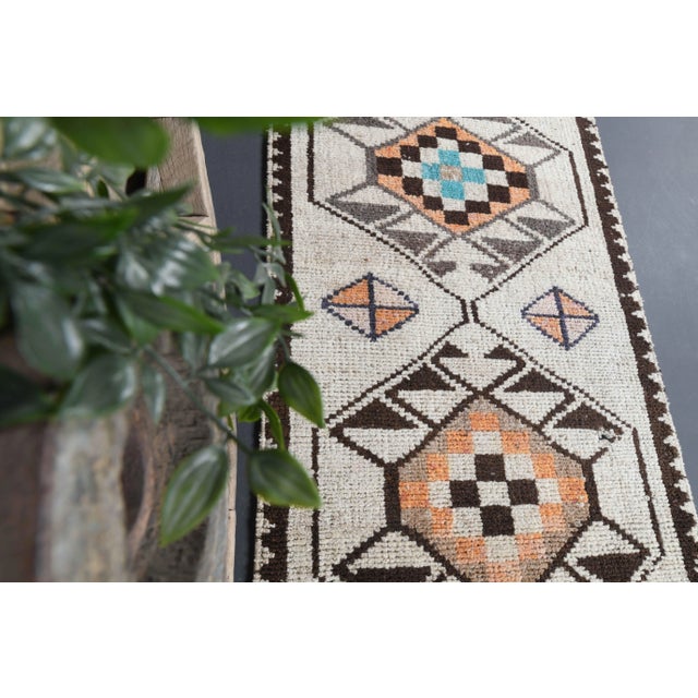 1970s Vintage Turkish Oushak Handmade Wool Cotton White Runner Rug For Sale - Image 5 of 11