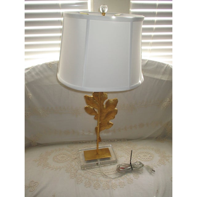 1980s Vintage Maitland Smith Style Golden Oak Leaf on Lucite Base Table Lamp For Sale - Image 5 of 11