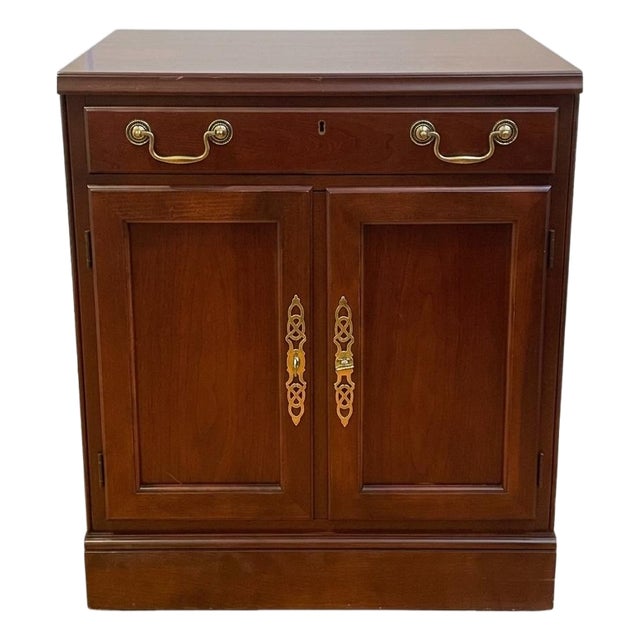 Drexel Heritage Solid Wood Accent Cabinet / Nightstand - Like New Condition For Sale