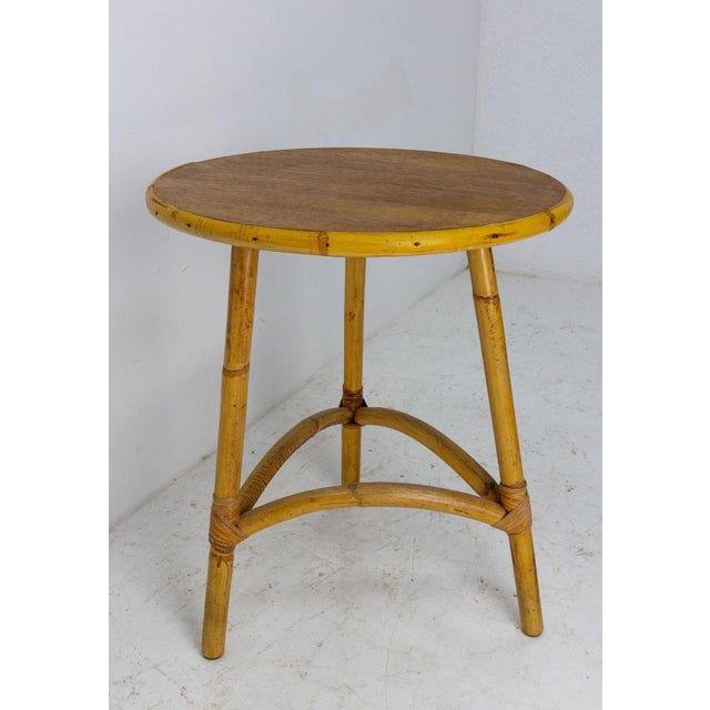 French Mid-Century Modern Round Rattan Tripod Table, 1950 For Sale - Image 4 of 7