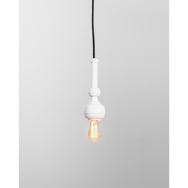 With a seductive gloss, this ceramic pendant lamp boasts a sleek turned shape punctuated by its impeccable white glaze....