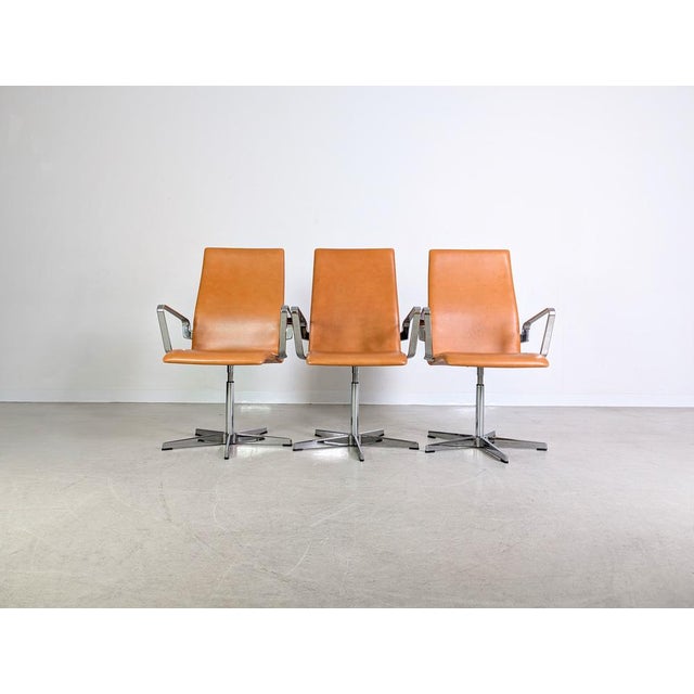 Mid-Century Modern Oxford Office Chairs by Arne Jacobsen for Fritz Hansen, Set of 3 For Sale - Image 3 of 14