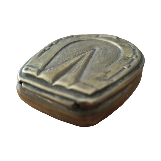 English Early 20th Century Brass Horse Shoe Box For Sale - Image 3 of 7