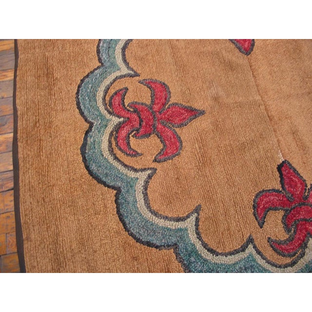 American 1920s Tan Camel Fleur De Lis Antique American Hooked Rug 4'10" X 4'10 Handwoven Wool Carpet For Sale - Image 3 of 4