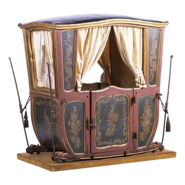 Royal Sedan Chair with Coat of Arms, 18th Century For Sale