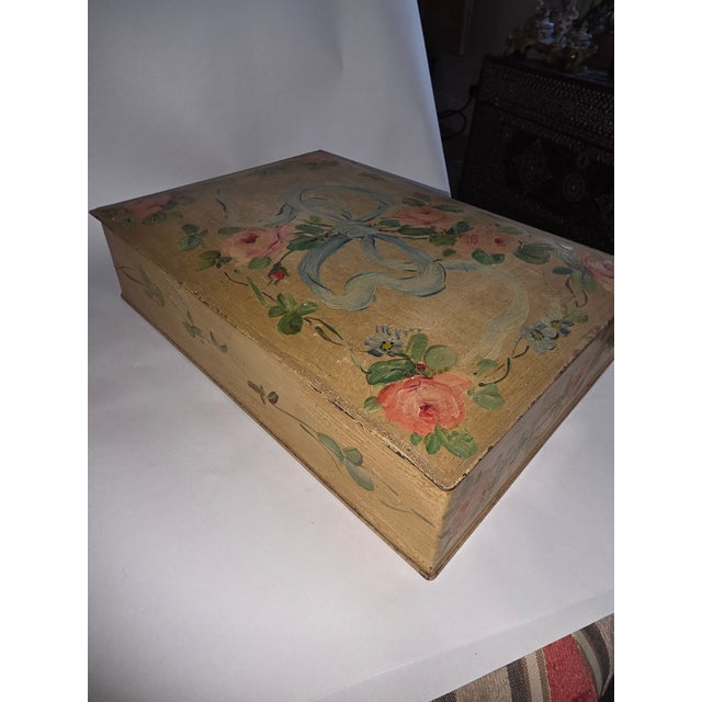 Hand Painted Tole Storage Box With Roses and a Bow For Sale In San Antonio - Image 6 of 8