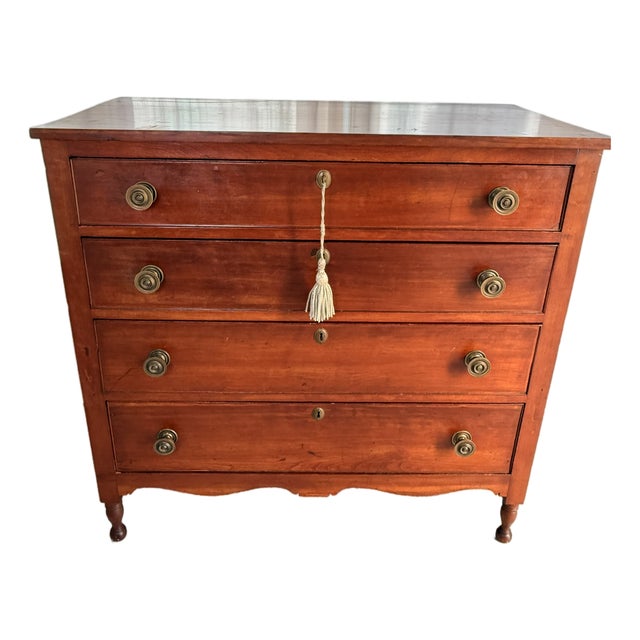 Early 19th Century Beautiful American / New England Sheraton Chest of Drawers For Sale