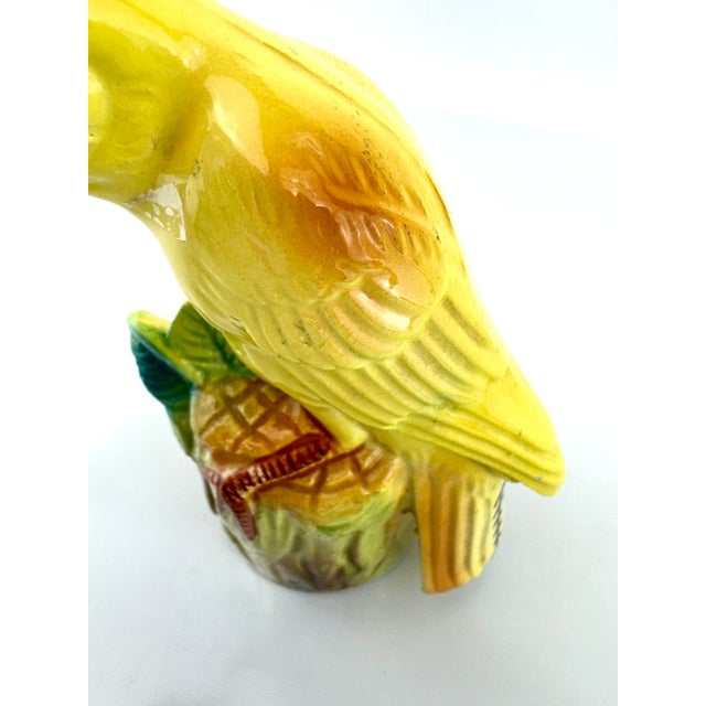 This delightful pair of vintage ceramic bird salt and pepper shakers by CMI Chadwick, Japan, features two sculpted...