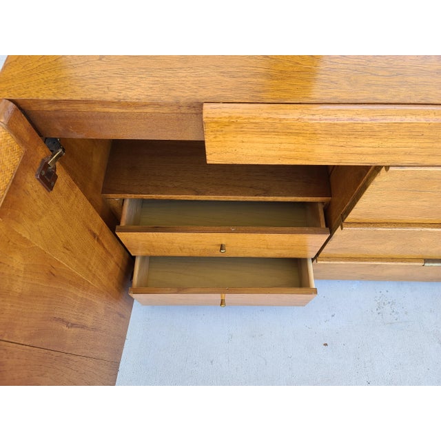 Vintage Founders MCM Dresser With Glass Top & Mirror For Sale In Miami - Image 6 of 14