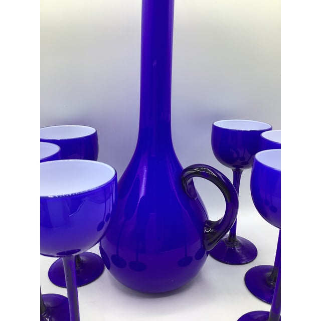 Vintage Carlo Moretti Italy Blue White Cased Glass Decanter With Tall Cordial Glasses - Set of 7 For Sale In New York - Image 6 of 8