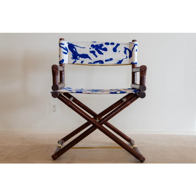 Off-white 1970s McGuire Director’s X-Chair in Textured Off-White and Colbalt For Sale - Image 8 of 11