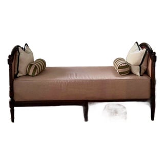 Authentic Late-18th-Century French Louis XVI Daybed, Professionally Restored and Reupholstered by a French Master Artisan in Los Angeles For Sale