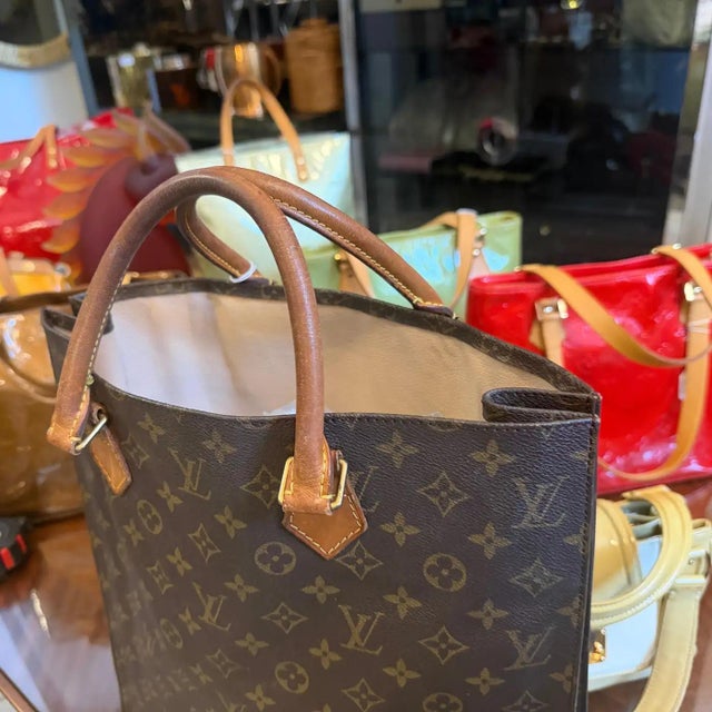 2000s Louis Vuitton Monogram Brown Coated Canvas and Vachetta Leather Sac Plat For Sale - Image 9 of 14